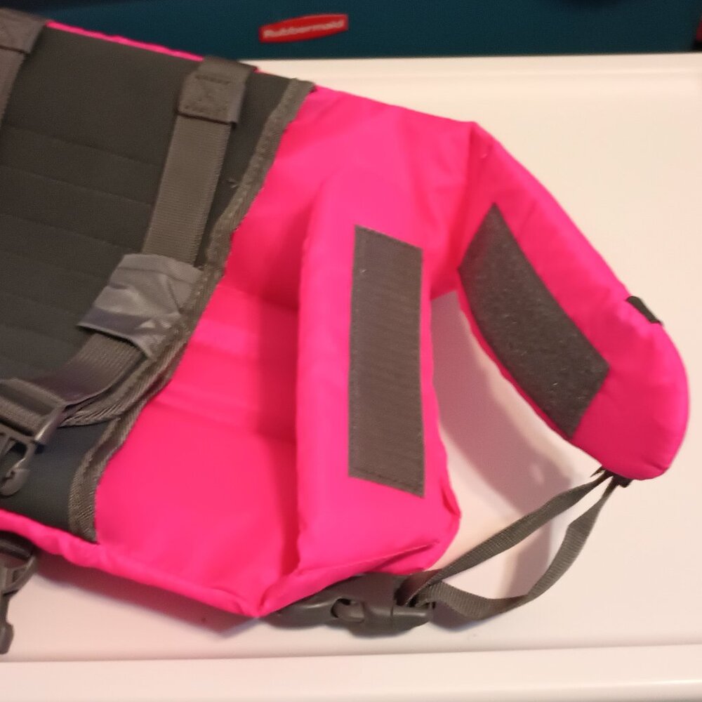 Outward Hound Granby Splash Dog Life Vest for Swimming, Boating & Water Safety - Picture 6 of 16